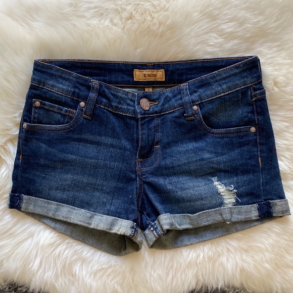 ✨SUMMER CLOSET SALE✨ STS Blue Distressed Jean Stretch Shorts NWOT - Picture 3 of 8